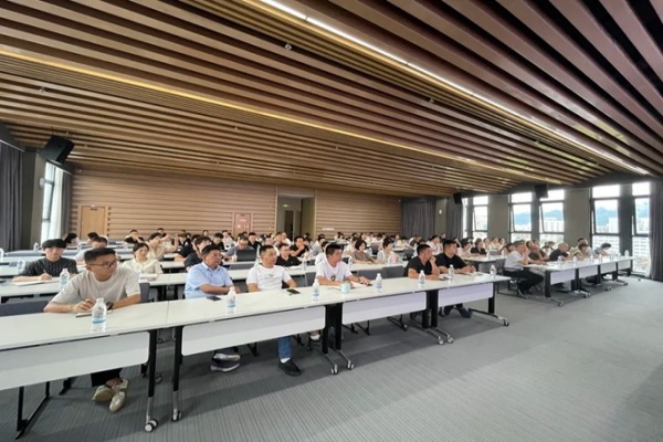 強(qiáng)化公司稅務(wù)、法務(wù)建設(shè) 增強(qiáng)風(fēng)險(xiǎn)防控能力 —浙江中立建設(shè)有限公司開展稅務(wù)和法務(wù)培訓(xùn)會(huì)